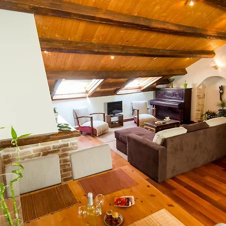 Attic Flat At San Giacomo Square-corfu Town * Corfu (city)