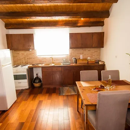 Attic Flat At San Giacomo Square-corfu Town 아파트 *