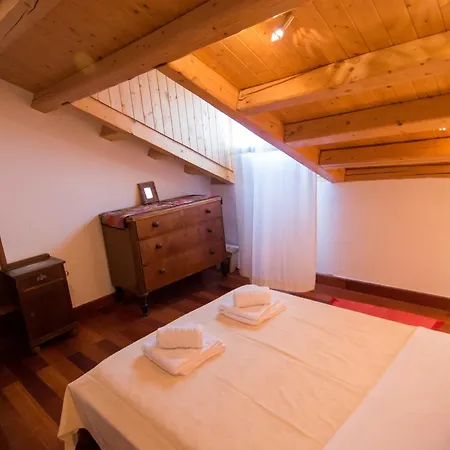 아파트 Attic Flat At San Giacomo Square-corfu Town *